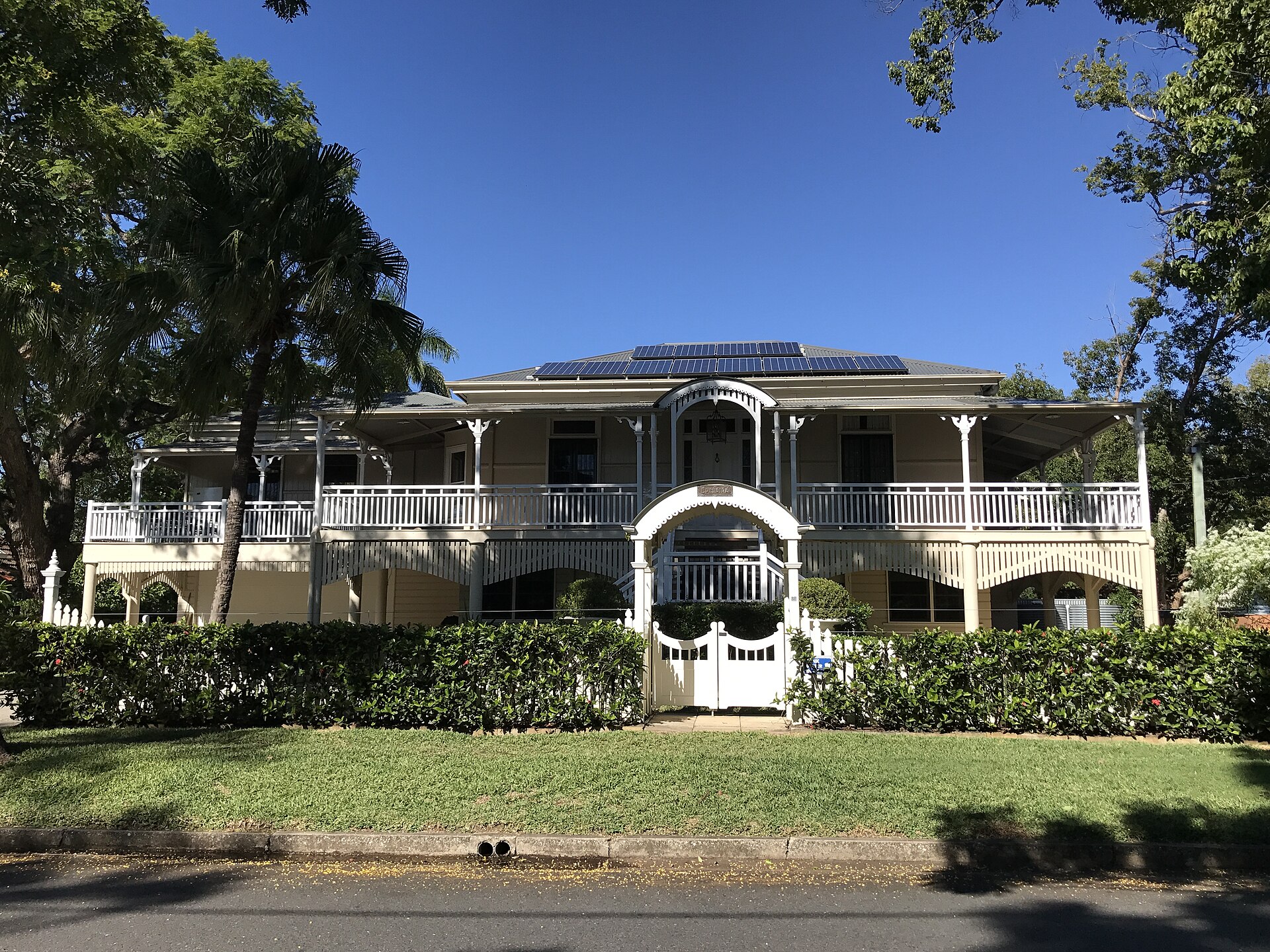 A finished garden and house in Chelmer, the state most contracts do not actually deliver.