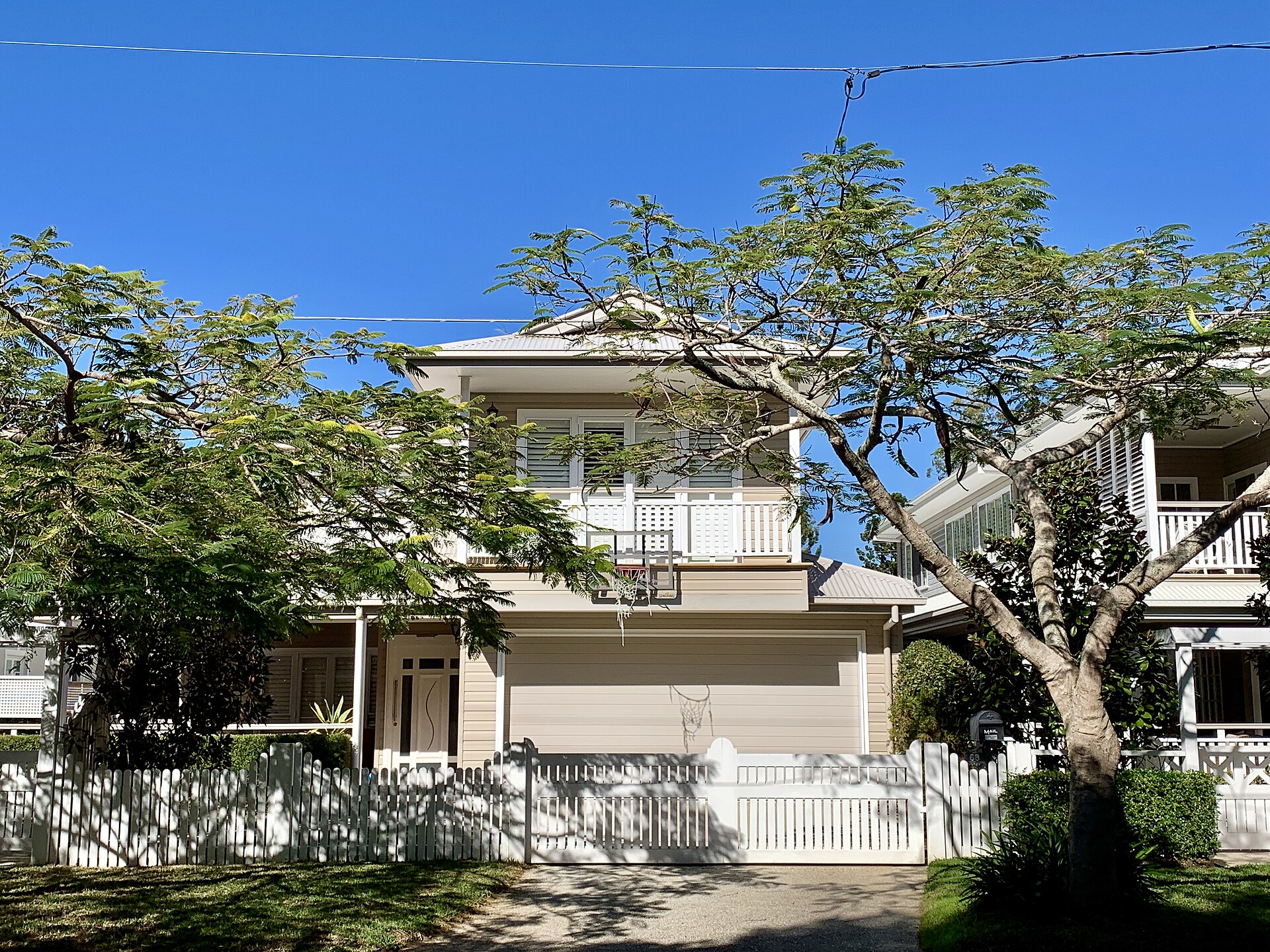 A house in Graceville with deep eaves and outdoor threshold.