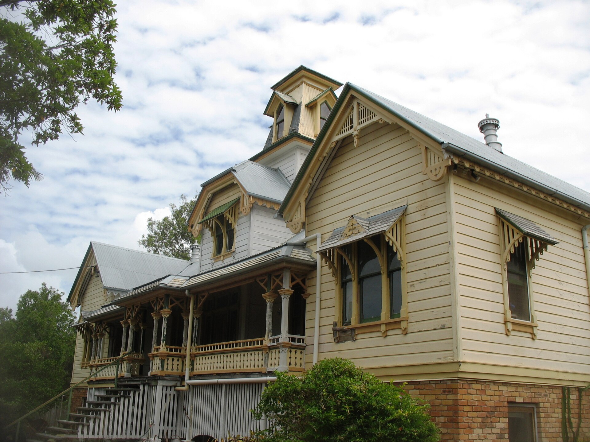 Captain's House, a large timber house in Shorncliffe, Brisbane.
